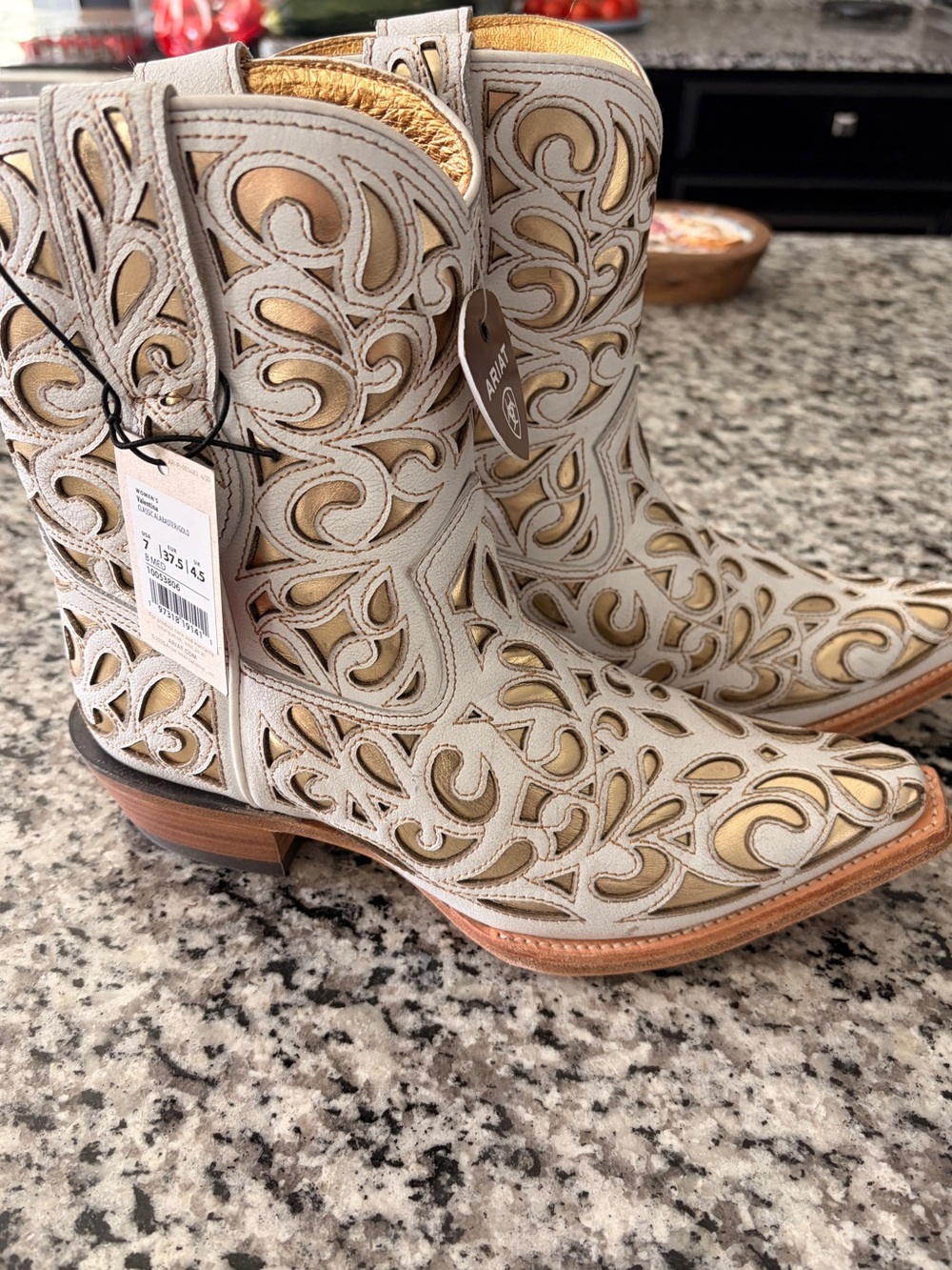 NWT Ariat Valentina Women’s Size 7 Intricate Cutout  alabaster/Gold